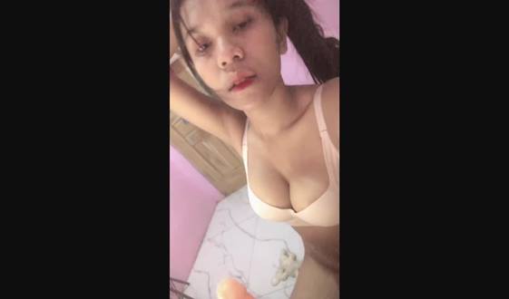 Bokep jepit susu pakai dildo cewek sma cantik